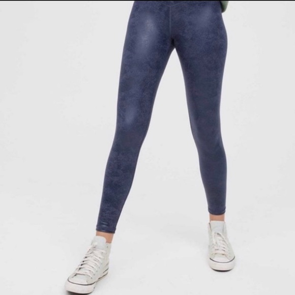 Aerie Offline The Hugger Crackle Navy Leggings   NWT - Picture 2 of 4